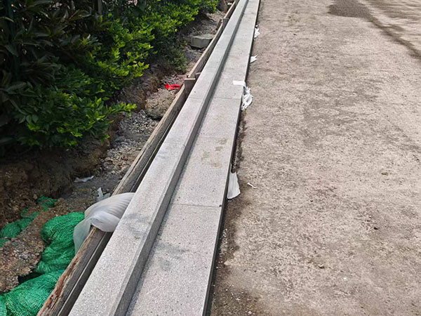 pc路沿石